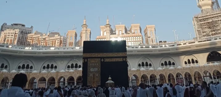 La Kaaba et les pèlerins à La Mecque, photographie du site Na’Omra